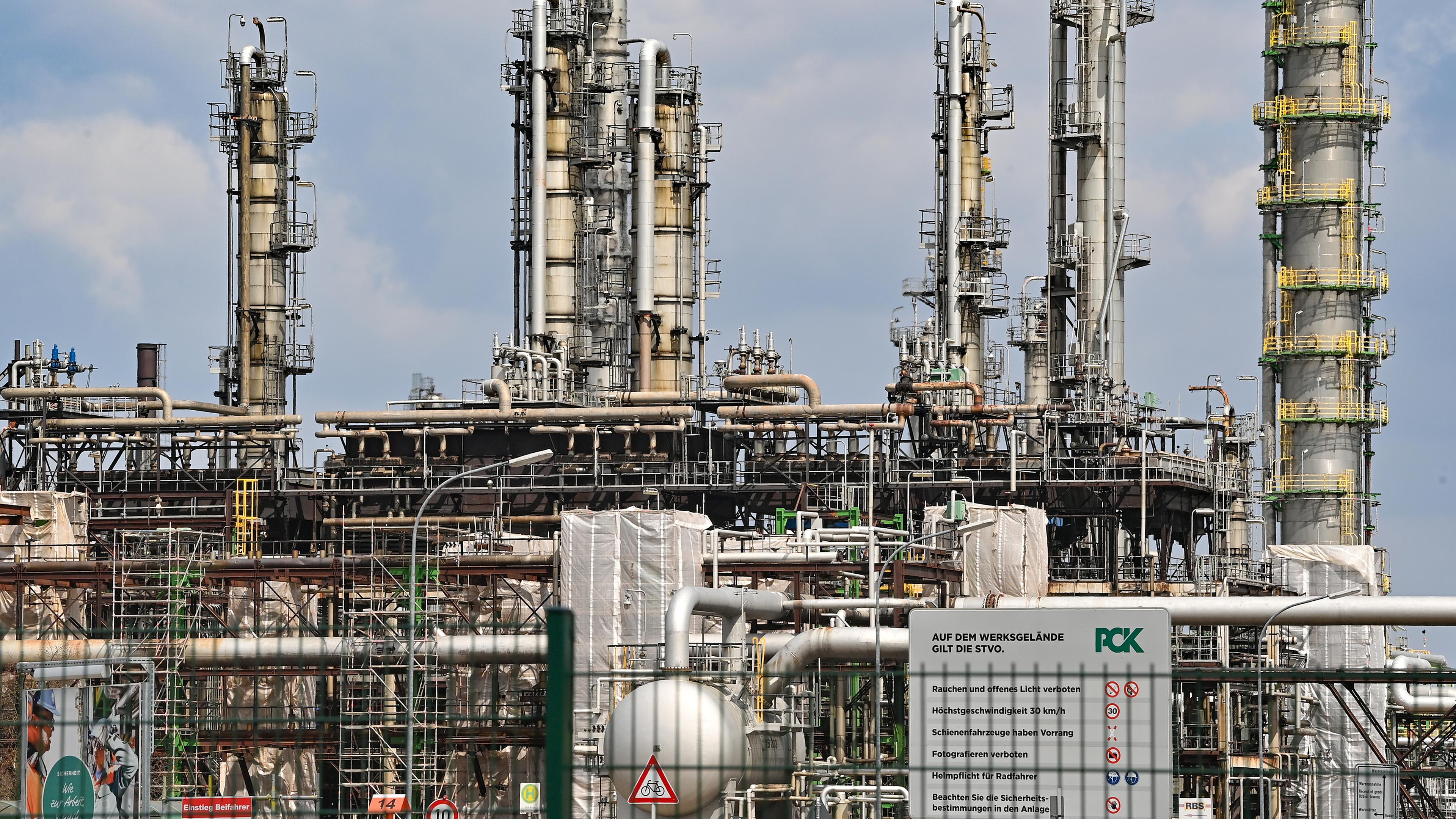 German state extends control over PCK Schwedt oil refinery