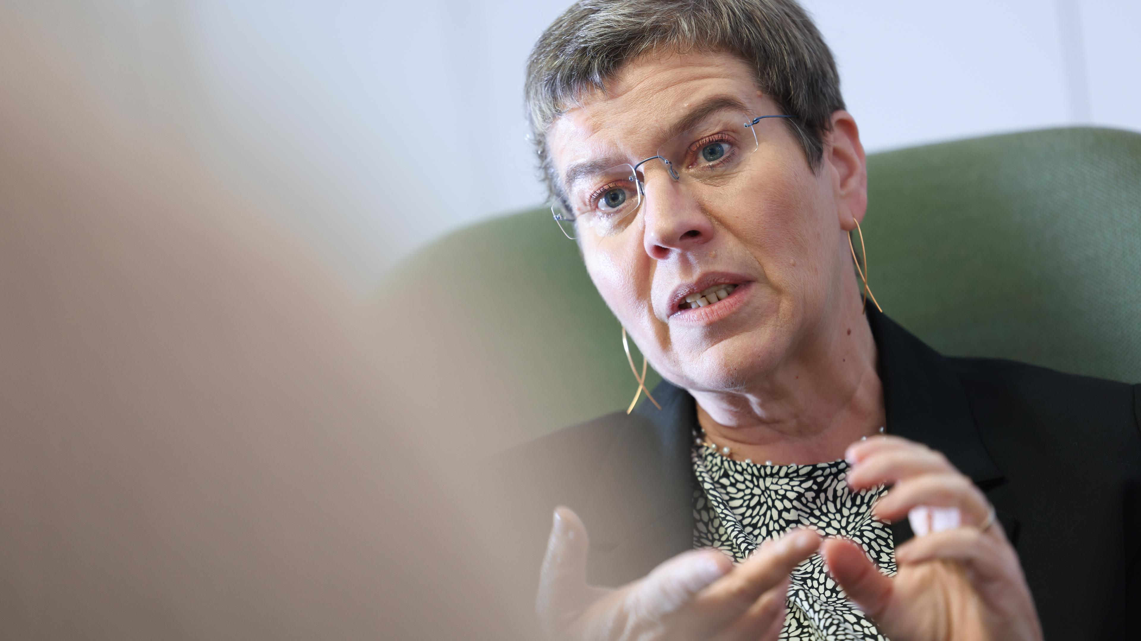 Health minister Martine Deprez says the government will take inspiration from neighbouring countries and the UK on legislation banning virginity certificates