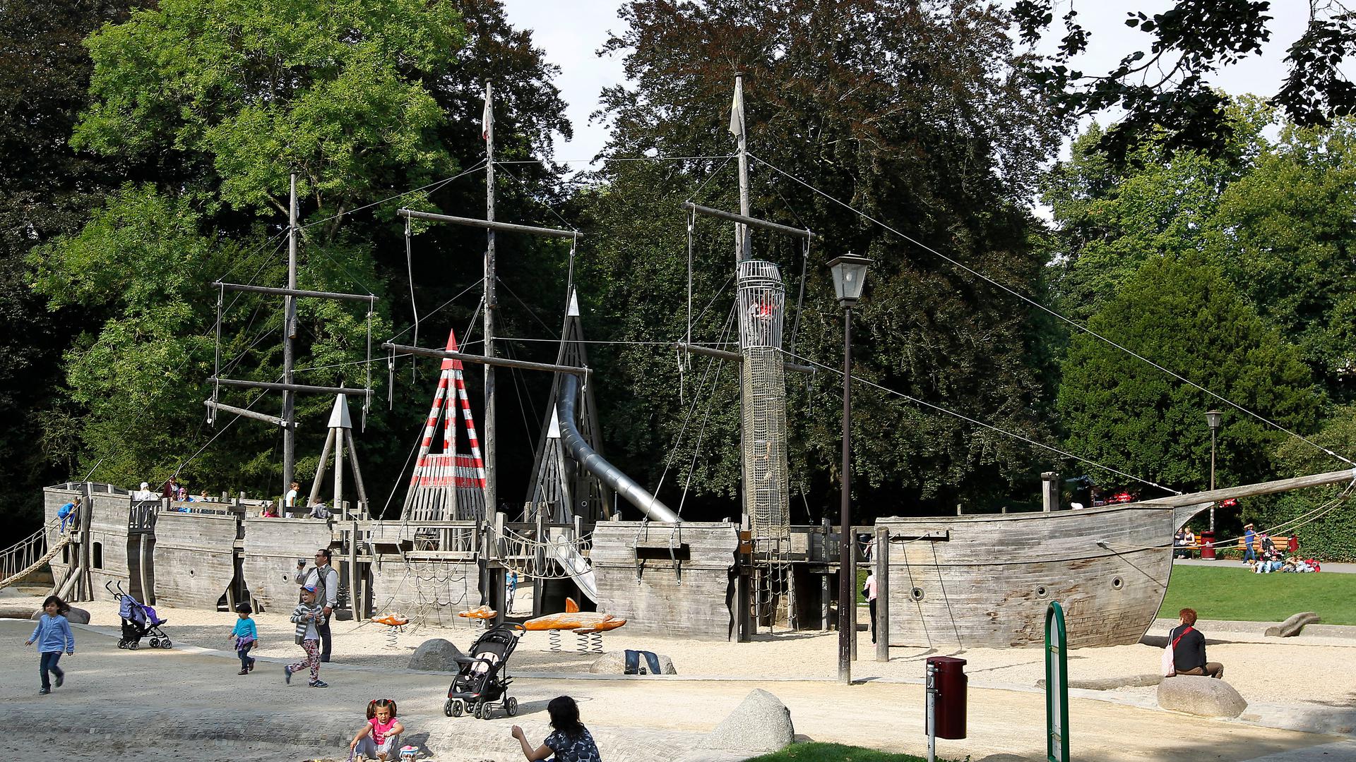 The pirate ship children's park in Luxembourg City Photo: Serge Waldbillig