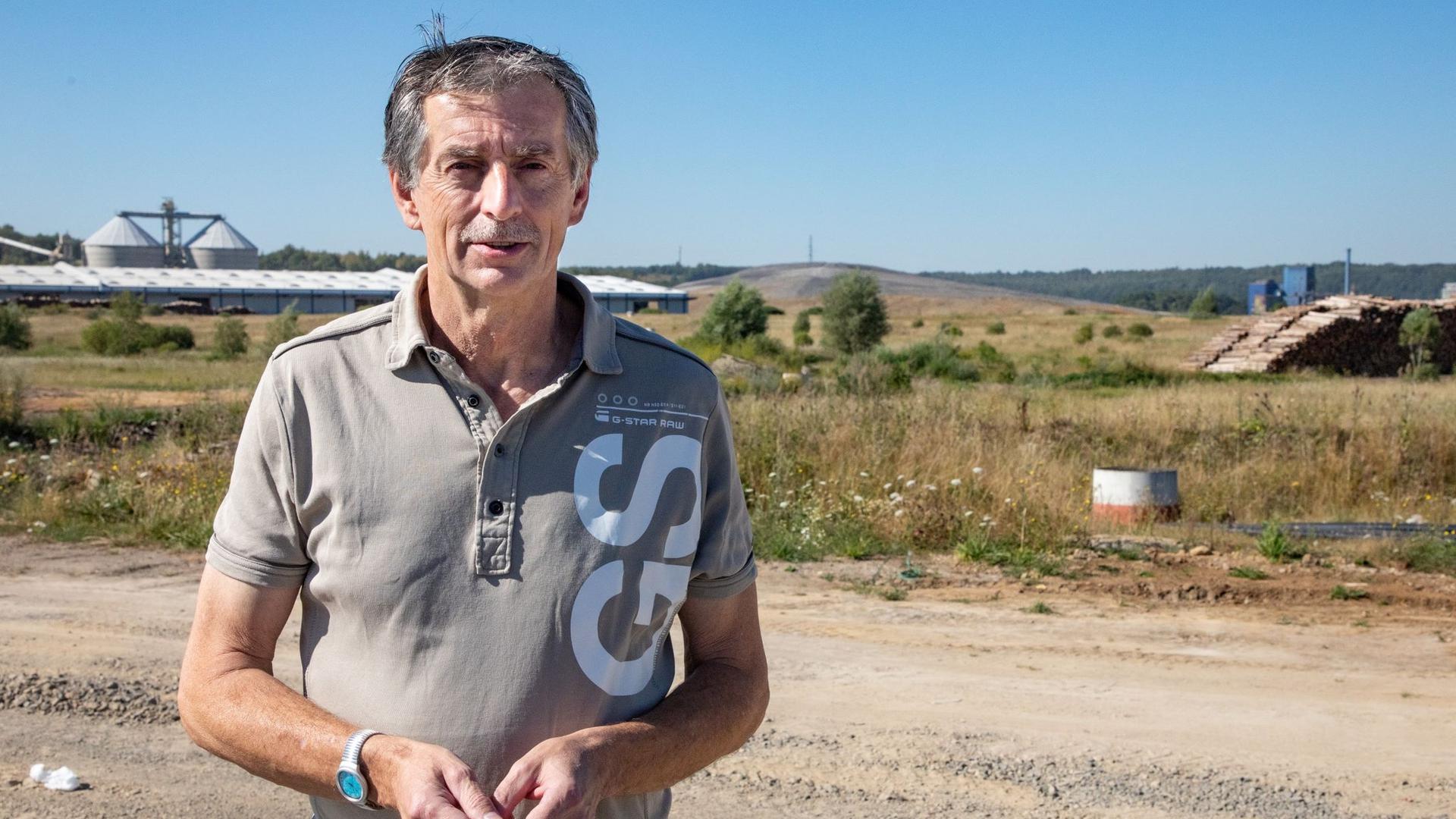 Differdange environmentalist Daniel Schmit on a tour of the sprawling waste zone in southern Luxembourg where questions linger about pollution risks. PHOTO: Guy Jallay