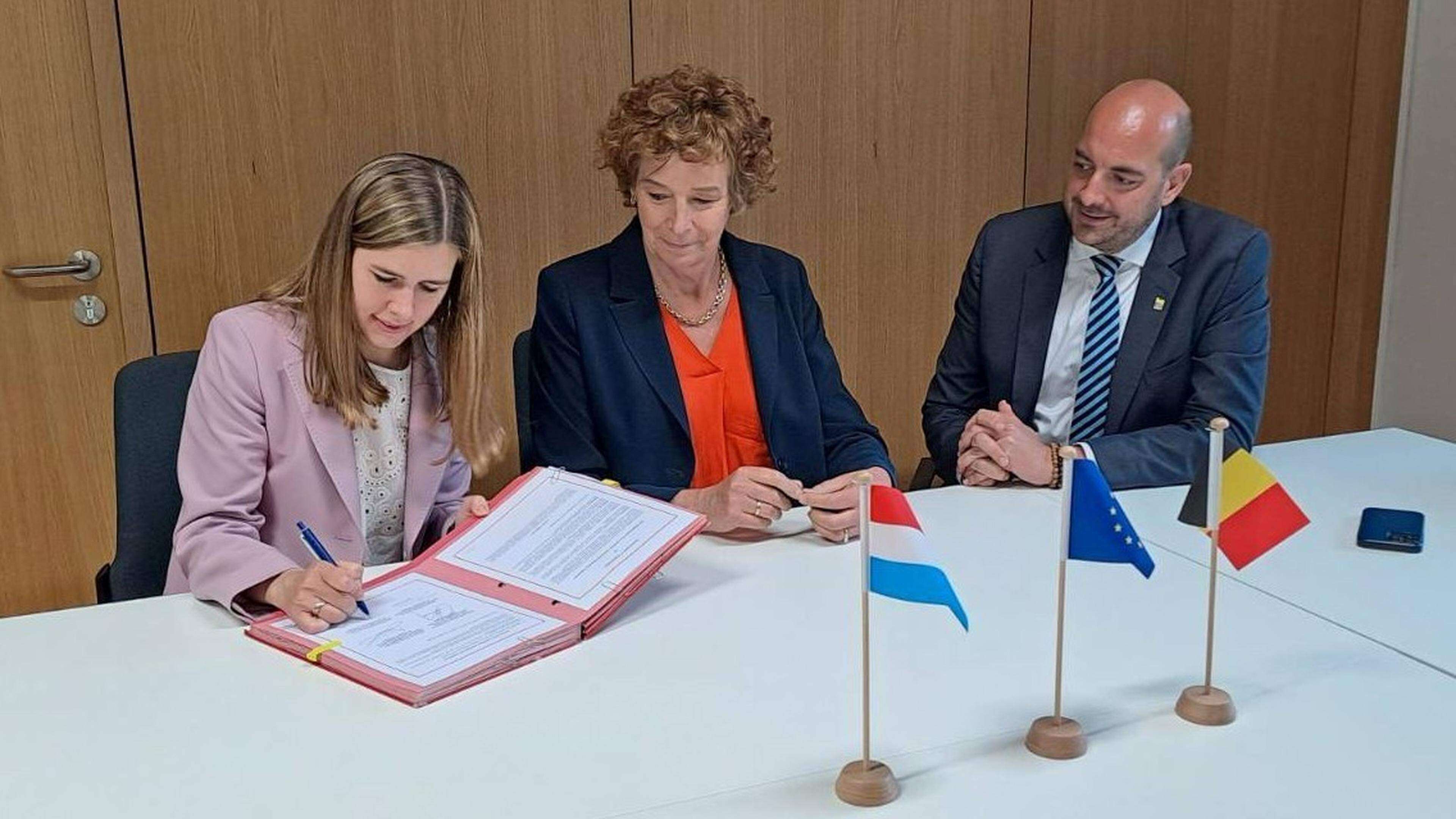 Luxembourg’s Minister Delegate for Media and Connectivity, Elisabeth Margue, left, signing the agreement on Tuesday with Belgian Minister for Telecommunication Petra de Sutter, centre, and Belgian Secretary of State for Digitization Mathieu Michel, right