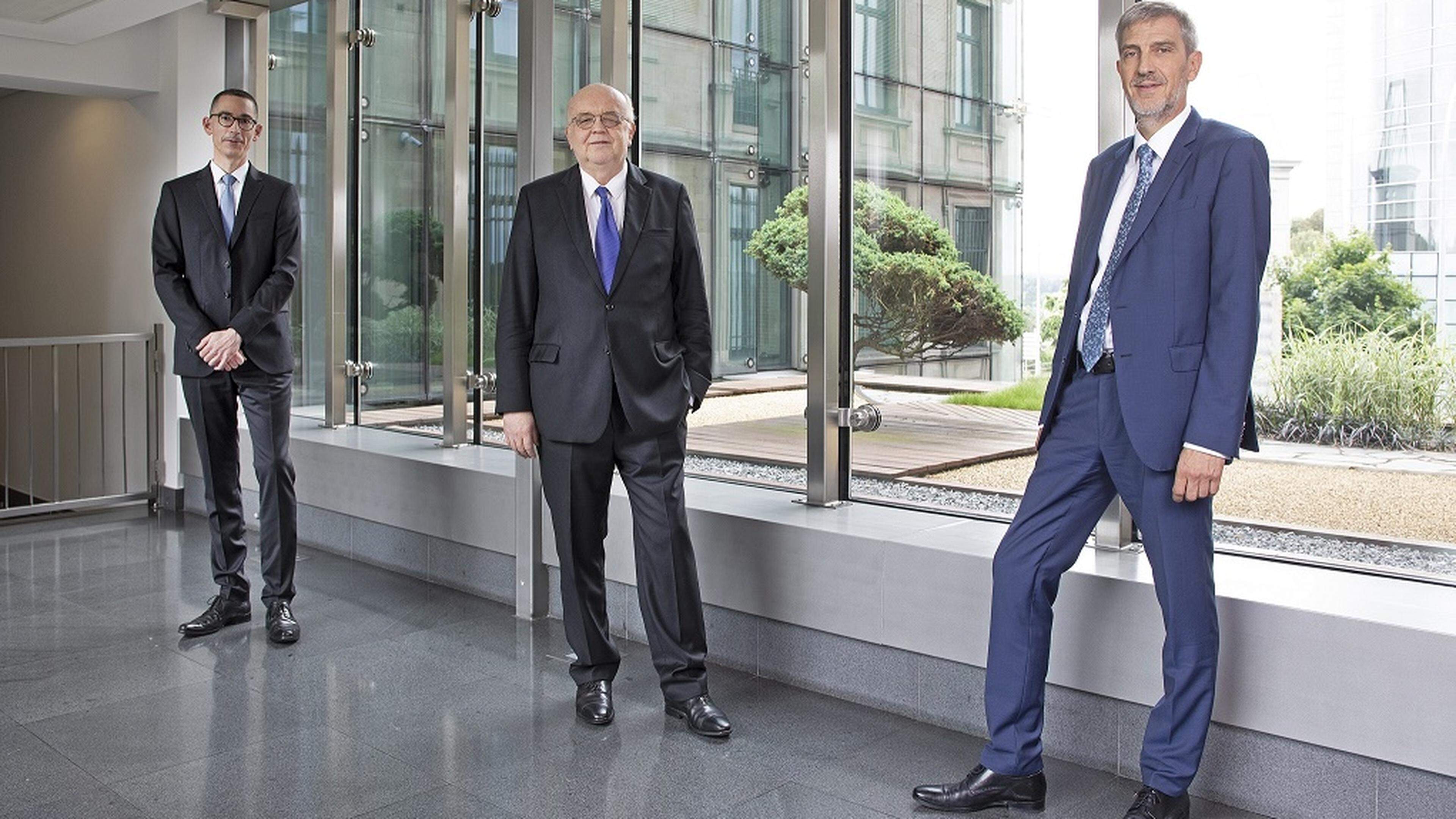 Der Generaldirektor der Luxemburger Zentralbank, Gaston Reinesch (Mitte) mit seinen Vorstandskollegen Nicolas Weber (links) und Roland Weyland 