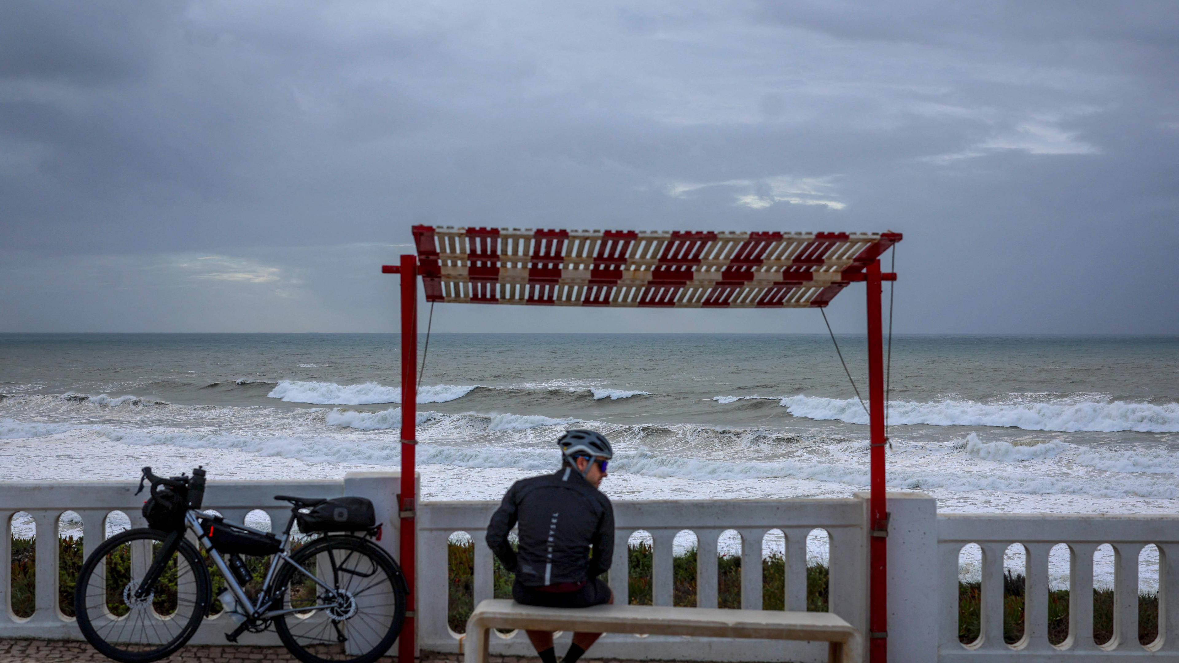 Storm Ciar n batters UK and Europe with punishing winds