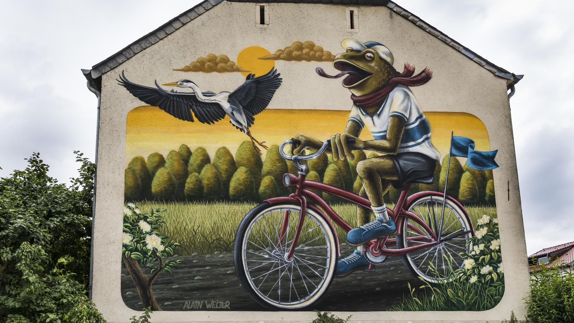 Probably the most iconic of the murals in Koler, Welter now runs workshops with businesses so staff can produce murals