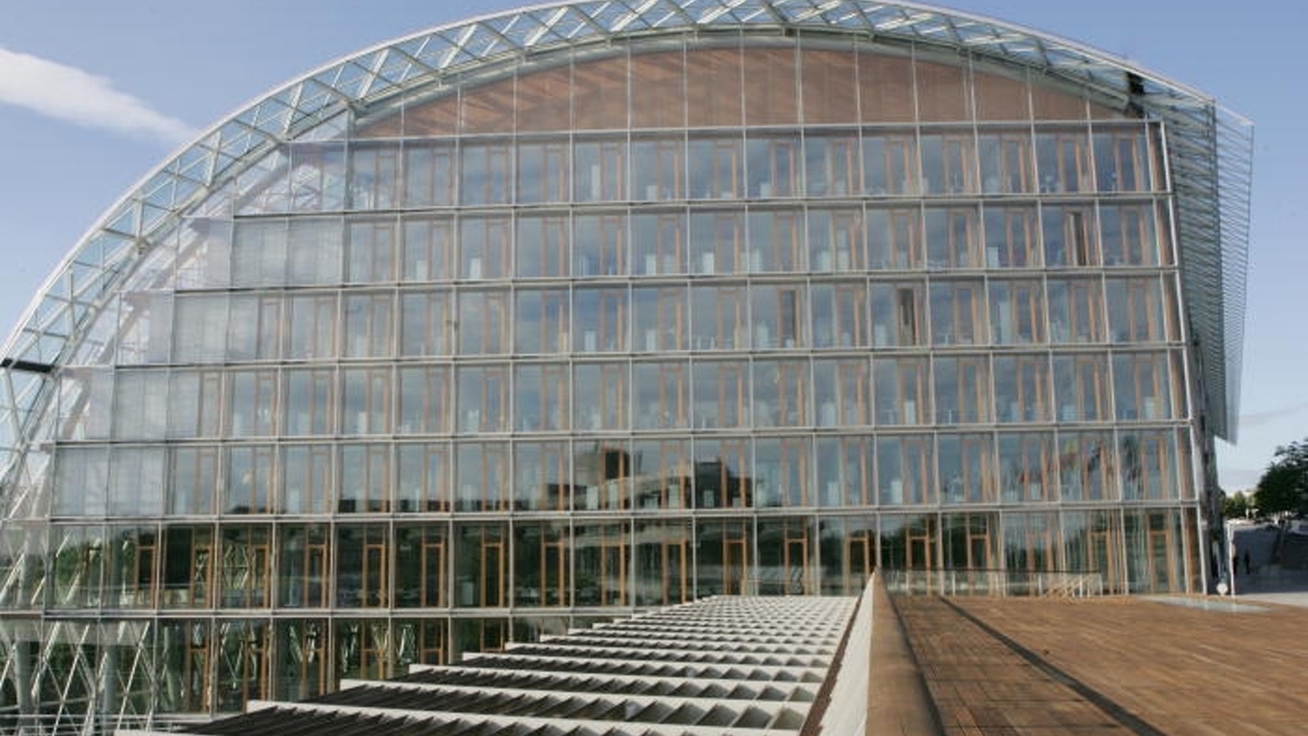 Politicians hone in on EIB after 'sensitive' findings of failings ...