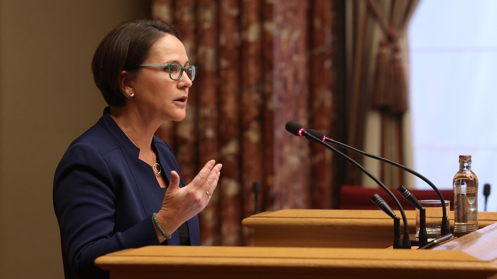 Finance Minister Yuriko Backes presenting the budget on Wednesday morning