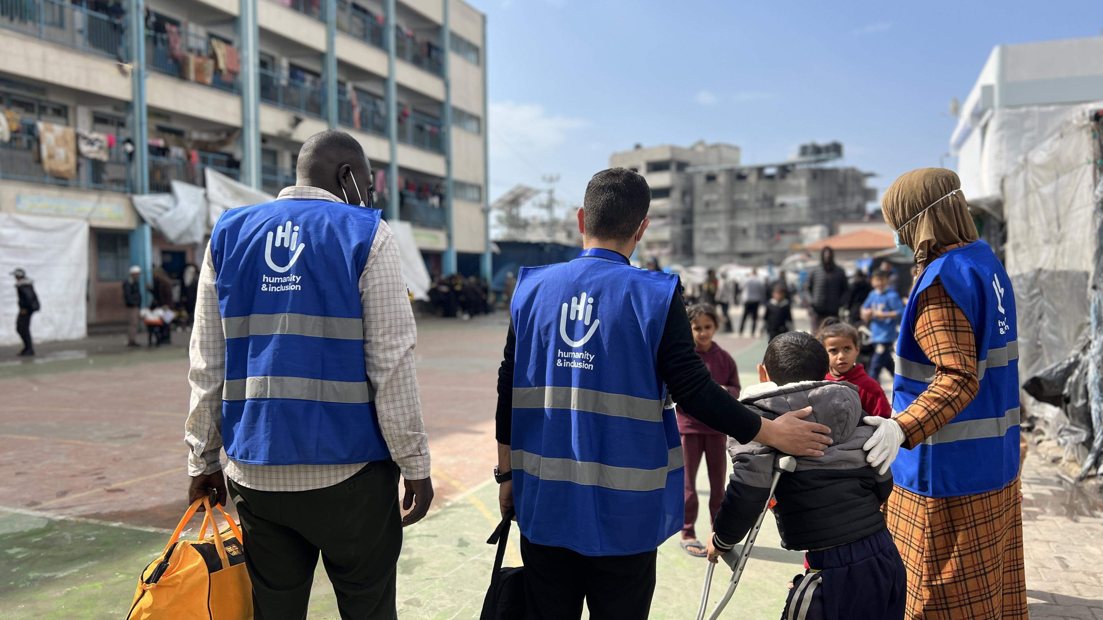 Handicap International staff working on the ground in Gaza are supplying crutches and wheelchairs, and providing hygiene kits and basic aid