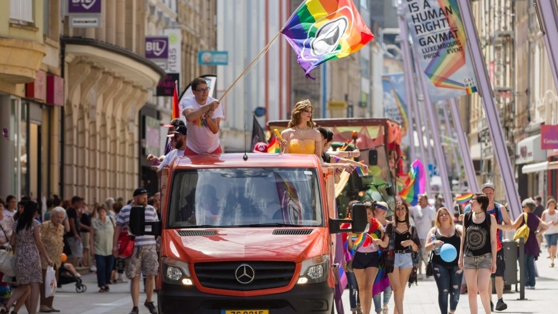 Esch/Alzette turned into a rainbow-city for the pride parade ...