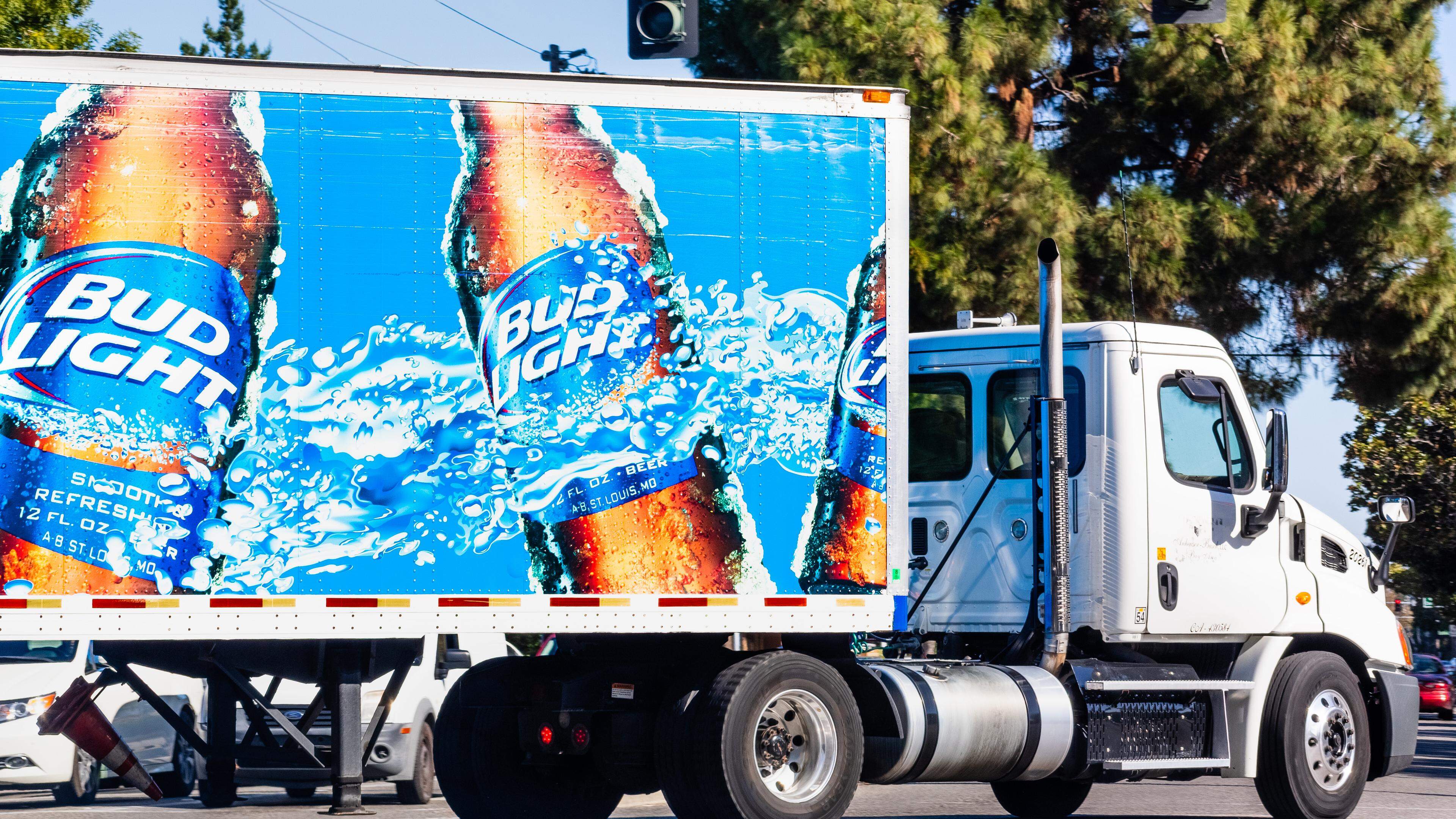 Anheuser-Busch InBev NV, which owns the Budweiser brand, posted better-than-expected volumes and sales in North America as European stocks continued their rally since April
