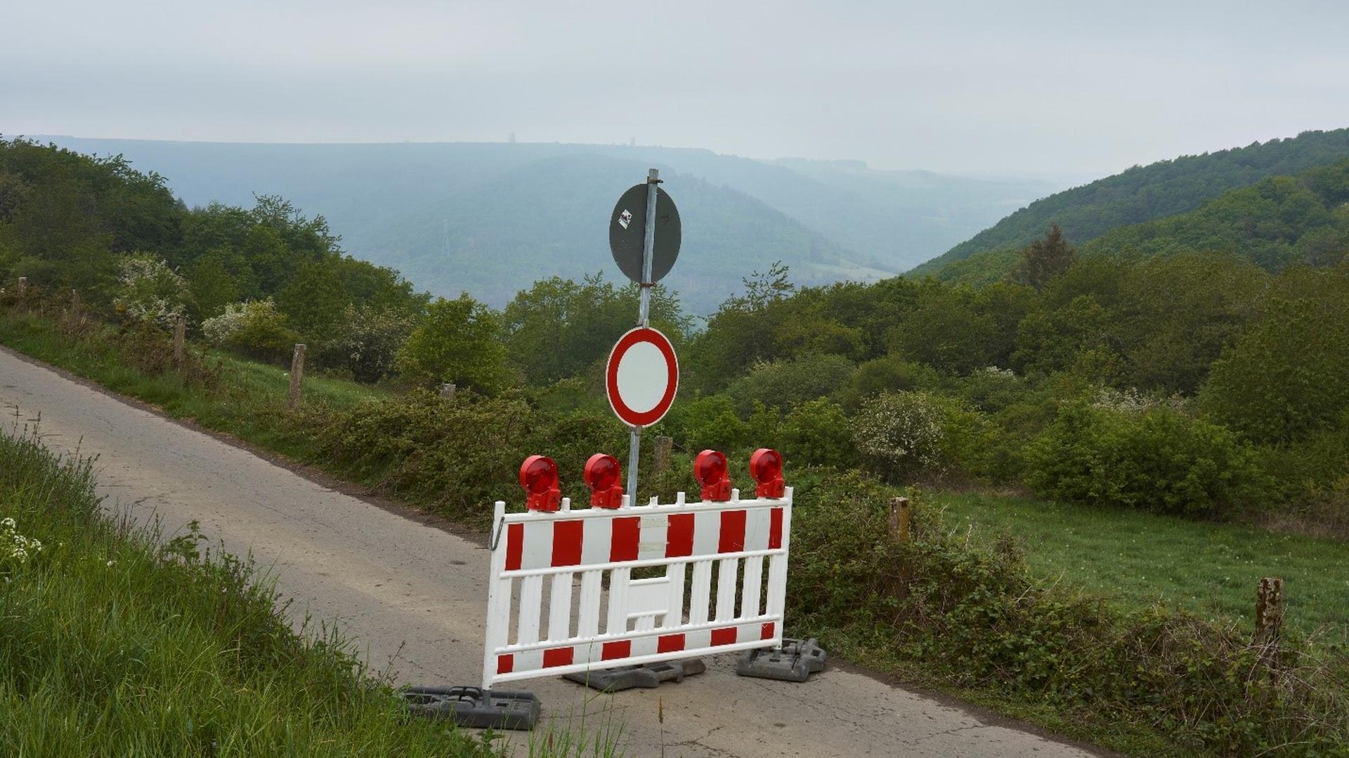 A Germany-Luxembourg border blocked during the pandemic
