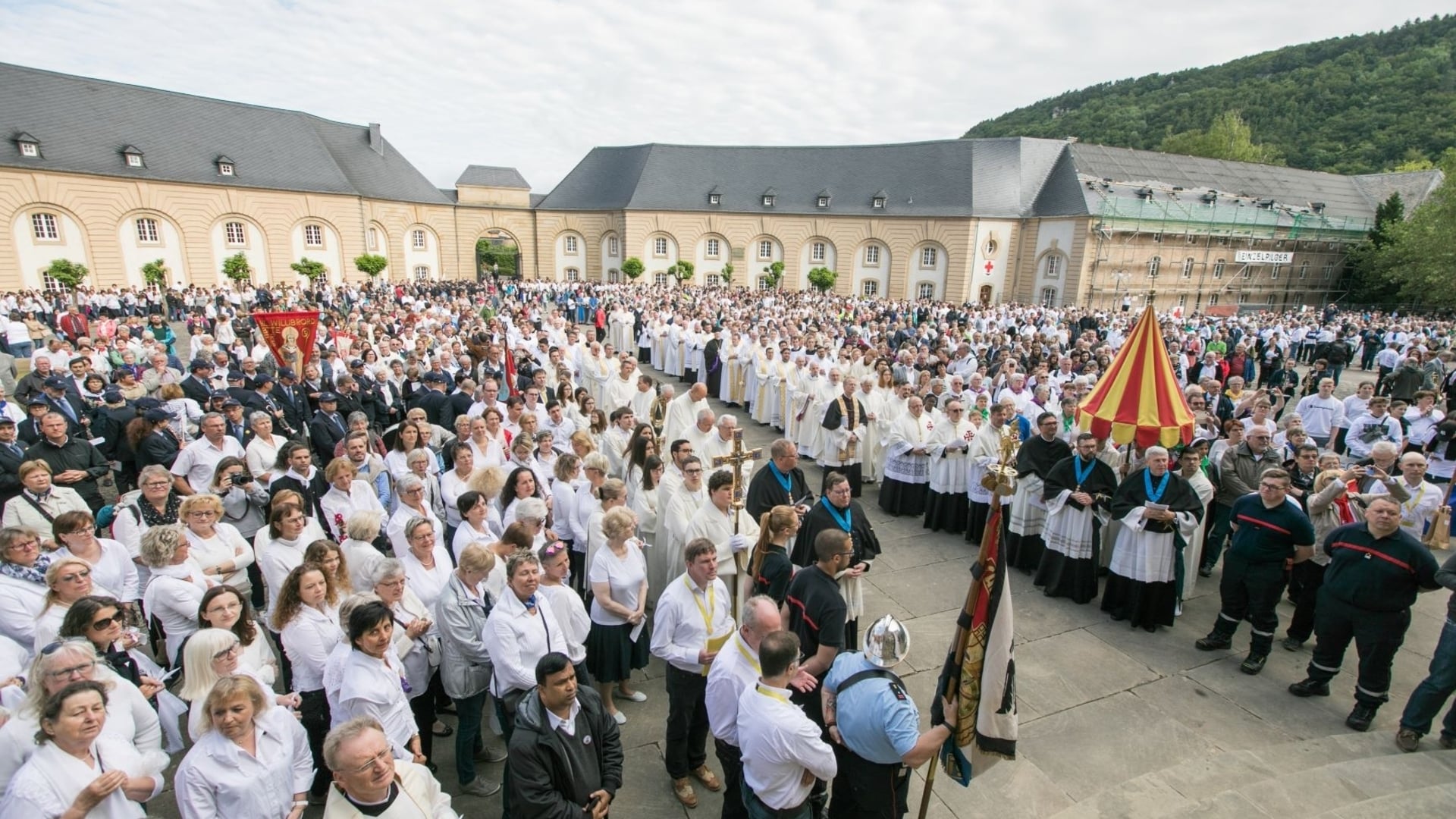Echternach dancing procession: Unesco hopping pilgrimage explained ...