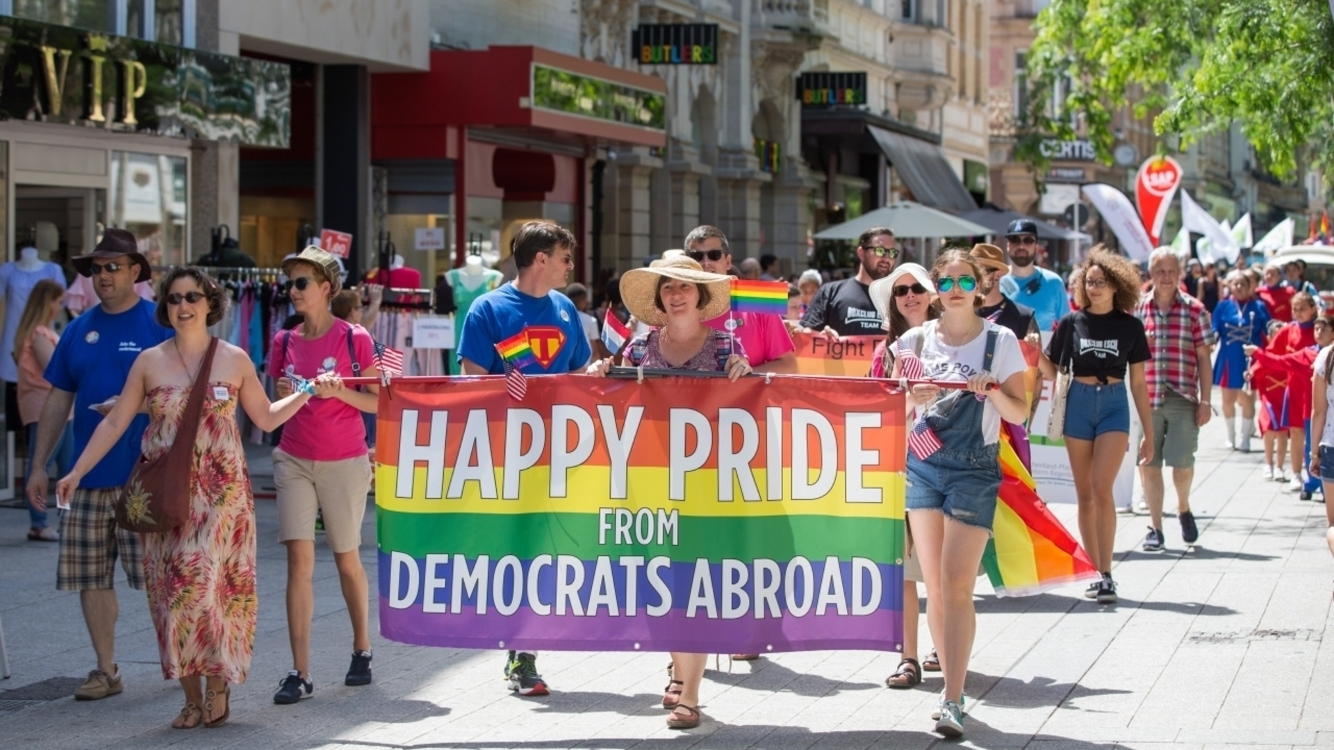 Esch/Alzette turned into a rainbow-city for the pride parade ...