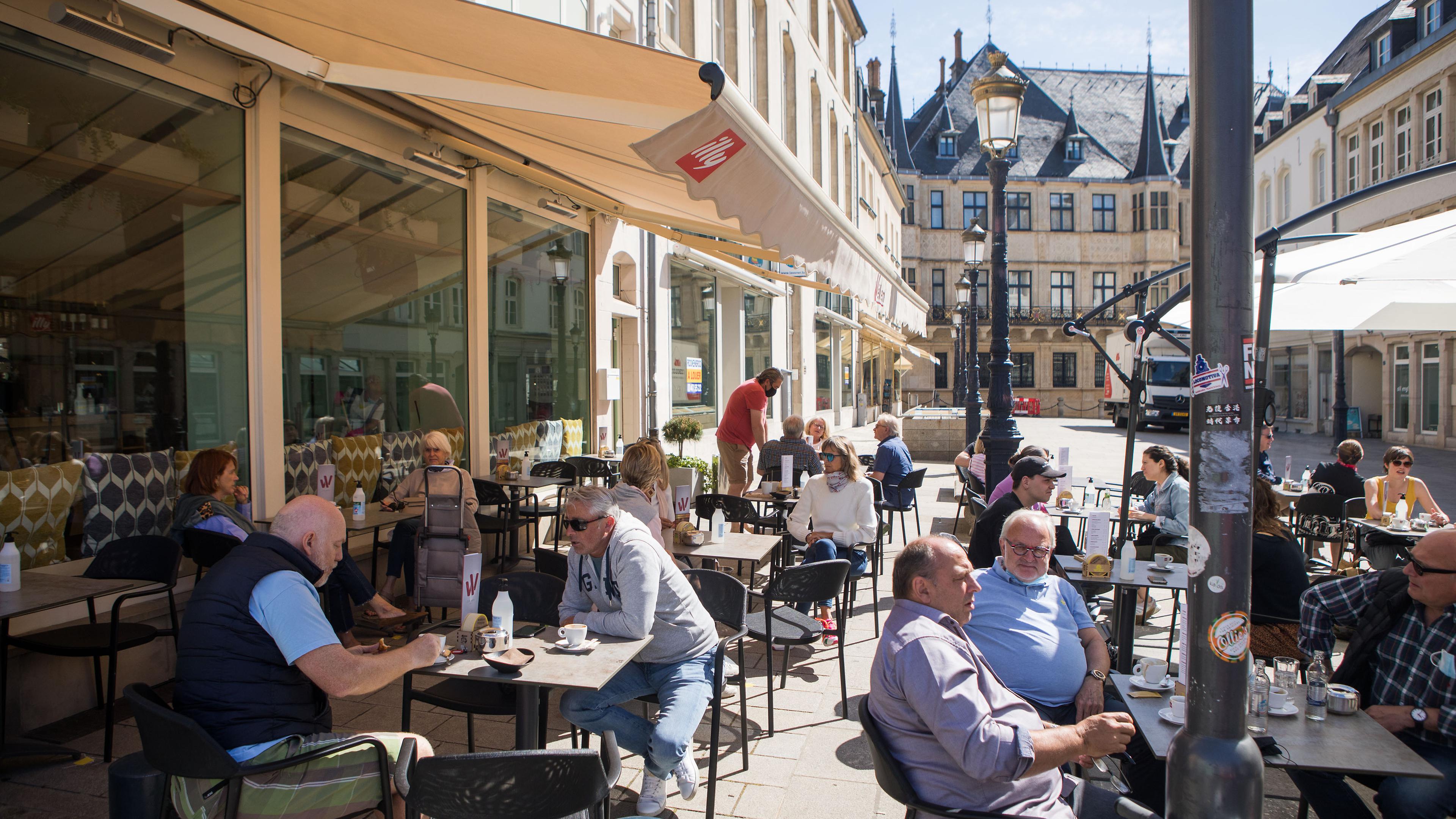 A idade média da população do Luxemburgo é de 39,7 anos.